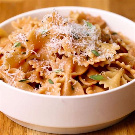 Season both sides of chicken with salt, pepper, herbs de provence and garlic powder. Farfalle With Chicken & Roasted Garlic Kopycat Tecipe ...