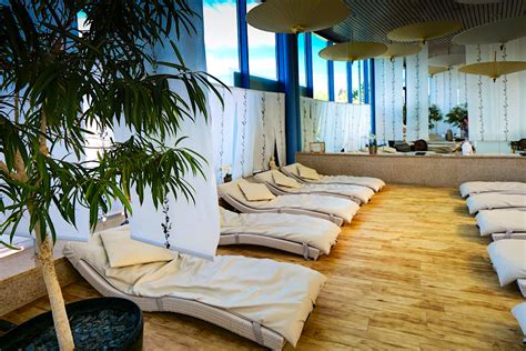 The spa is located 20 km from munich international airport. Therme Erding - Alles XXXL: Sauna, Rutschen, Badespaß ...