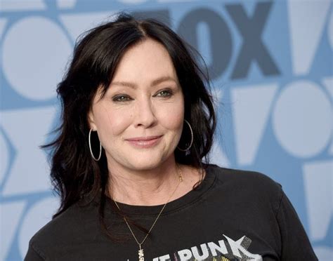 She has an older brother, sean. Shannen Doherty's Body Measurements Including Breasts ...