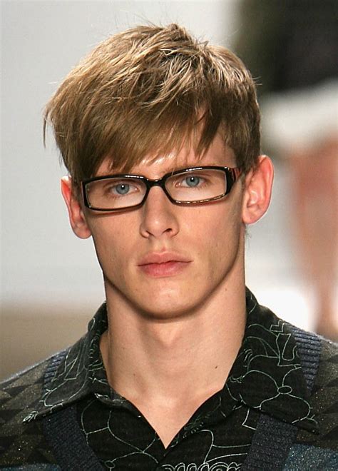 Obviously, there are all sorts of haircuts that you can opt for in order to see which of them would emphasize your best features, but you would have to have the guts. Short Hairstyles For Men | Trendy Hairstyles 2014