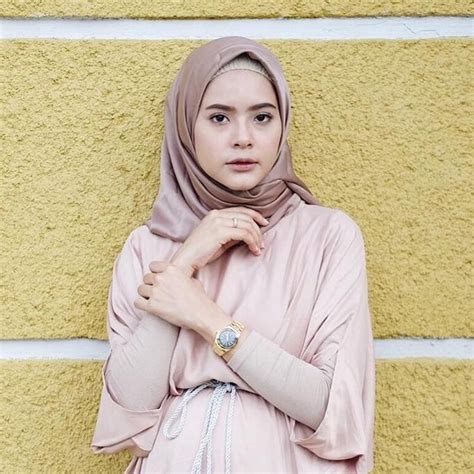 Ceweknya di anu orang !! Kumpulan Foto Cewek Jilbab Cantik dan Manis untuk DP BBM Manis Bulan Ramadhan - Dzargon