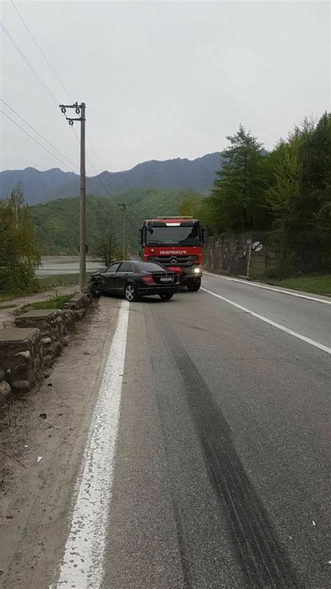Our database has everything you'll ever need, so enter & enjoy ;) Accident pe Valea Oltului, între un TIR și o mașină ...