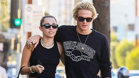Miley cyrus delivered a stellar performance on saturday night during the ncaa men's final four concert. Miley Cyrus' boyfriend Cody Simpson supports her sobriety - Pakistan Observer