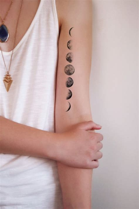 Sie sind auch ein starkes symbol für einen kerl, der sein inneres biest versteckt. Temporäres Tattoo mit Mondphasen, Vollmond Tattoo als ...