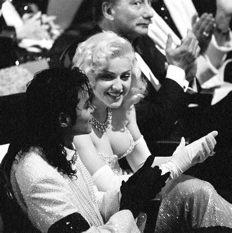 Michael jackson fait l'objet d'insistants soupçons d'abus sexuels sur des enfants. Michael Jackson and Madonna at the 1991 Oscars [607x609 ...