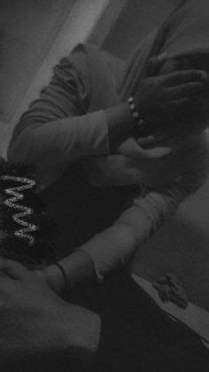 Caption romantis pegangan tangan gaya model terbarus. Romantis Gambar Pegangan Tangan Sepasang Kekasih - Rahman ...