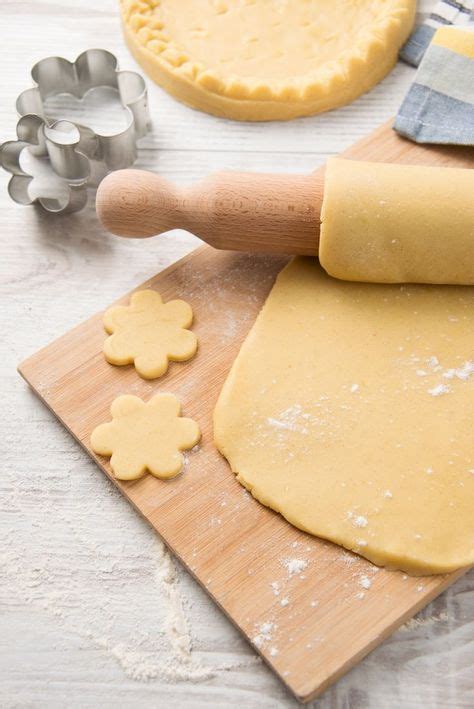 1 kg di farina 500g burro 500g zucchero 200g uova sale vaniglia scorza arancia/limone. Frolla Milano | Ricetta | Ricette, Ricette dolci, Idee ...