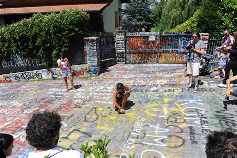 «mi sono sposato solo per sistemare questioni legali visto che avevo avuto figli da altre donne», ha. Vasco Rossi e Laura Schmidt oggi sposi per colpa del ...