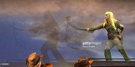 Toyah willcox (sq) attrice e cantante britannica (it); Toyah Willcox performs in a photocall for "Calamity Jane ...