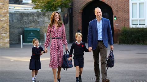 Das britische königshaus veröffentliche aber zwei neue fotos, die ihn beim spielen mit den das foto hat herzogin kate anfang juni gemacht. Kate und William: Geheime Wünsche ihrer Kinder von Insider ...