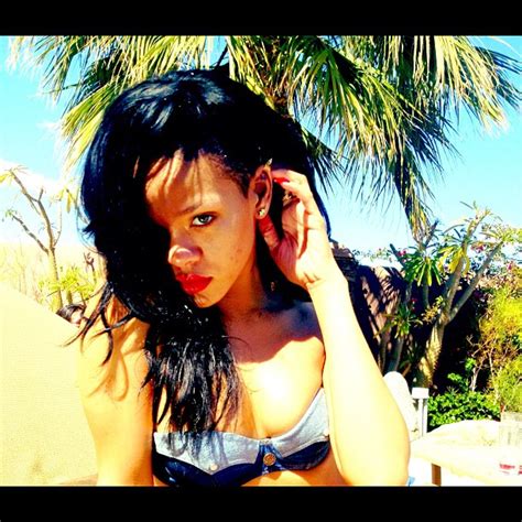 The latest media tweets from rihanna (@rihanna). Rihanna Twitter pics - Rihanna Photo (30522324) - Fanpop