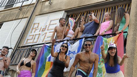 מצעד הגאווה יתקיים בתל אביב ביום שישי | זה מסלולו. מאות אלפים יחגגו וימחו היום במצעד הגאווה התל-אביבי | אתר ...