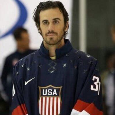 Joueur de hockey sur glace américain (fr); Ryan Miller on Twitter: "Puck is helping me pack before ...