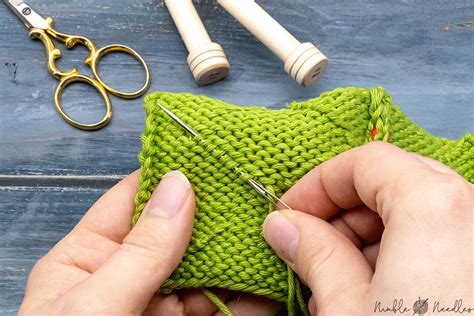 To hide the ends so that they are invisible on. How to weave in ends in knitting - 10 easy techniques +video