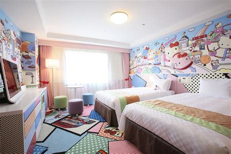 A tokyo hotel is offering a full hello kitty experience, complete with decorated rooms, branded amenities and special meals all based around. A Tokyo puoi dormire in un hotel a tema Hello Kitty ...
