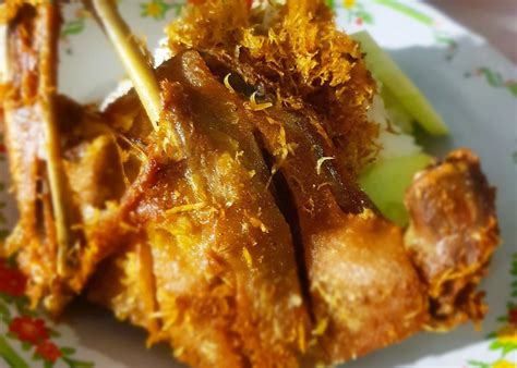 Kalau ngomongin soal bebek goreng, kota surabaya emang juaranya, gak bisa dipungkiri memang seperti itu adanya. Bikin Sambal Lalapan Cabang Purnama : Nyobain Lezatnya ...