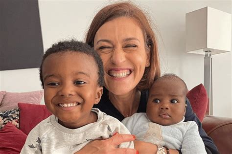 «nasceu o meu afilhado, filho do francis obikwelu e da ierlanda. Fátima Lopes encanta com fotografia ao lado do afilhado ...