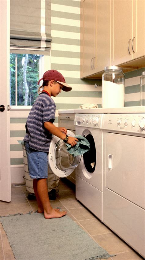 Le balourd se dévisse ou est cassé, un. Une maman appelle le plombier quand sa machine à laver ...