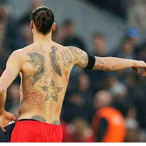 Zlatan ibrahimovic revealed his new temporary tattoos after scoring against caen in a bid to draw attention to world famine. New tattoo Zlatan Ibrahimovic | Futebol internacional ...