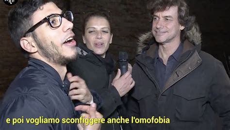 Un video di 11 minuti che è possibile trovare sulla pagina facebook del noto programma di rai 1 nel quale il giornalista spiega: Alberto Angela realizza il sogno di un ragazzo gay ...