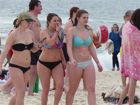 Bama.ir is tracked by us since april, 2011. Flora Bama Polar Bear Dip 2015 57 | MyPerdidoKey.com