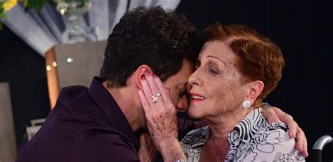 Toda vez que sair um beijão entre os participantes do quadro vai dar namoro, o apresentador aparece no palco imitando o cantor. Rodrigo Faro se emociona ao receber a avó em seu programa ...