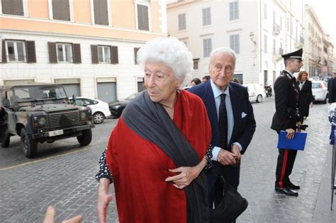 Secondo il noto esperto di diritto sportivo partenopeo, la vicenda potrebbe portare ad un'ammenda per il club e a conseguenze per il suo presidente andrea agnelli. Maria sole agnelli - dago fotogallery