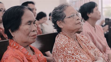 Bella bahkan mengaku jika telah menikah siri dengan suami irene di sebuah gereja. Nikah Gereja Di Gereja Kalimantan Evangelis - YouTube