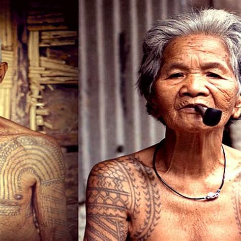 Keterangan gambar, seorang anggota suku indian menembak dengan panah. Gambar Tato Kepala Suku Dayak