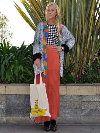 Desde hace años elige este look, pero en las últimas horas ha sorprendido a sus seguidores de instagram con una renovación total de su estilo. Vesta Lugg - Viste la Calle