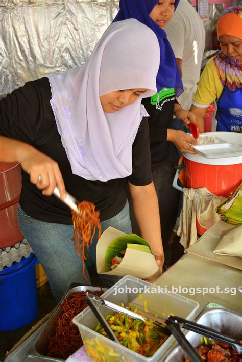 Ticari alan, ağırlıklı olarak seyyar satıcılar ve servis noktalarından. Nasi Ambang in Johor Bahru JB Taman Setia Indah by Zai ...