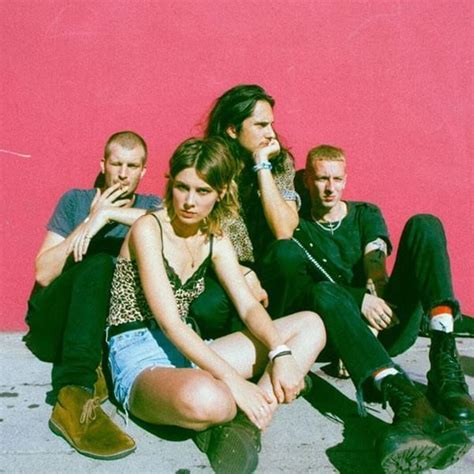 Wolf alice est un groupe de rock alternatif britannique, originaire du nord de londres, en angleterre. Wolf Alice Lyrics, Songs, and Albums | Genius