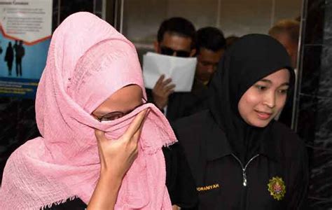 Juruteknik kilang berdepan dengan 13 pertuduhan merogol dan melakukan amang seksual terhadap anak perempuan kandung sejak 12 tahun lalu di mahkamah sesyen di sini, hari ini. Inspektor polis, pasangan suami isteri didakwa terima ...