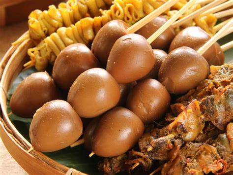 Jul 06, 2021 · ada juga menu pelengkap seperti kerupuk, emping, perkedel, telur puyuh, sate, koya, dan sambal. Resep Sate Telur Puyuh Lezat dan Sederhana Sajian ...