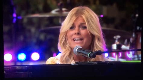 What will the show be like with no audience? Pernilla Wahlgren - Längtan (Allsång på Skansen 2018 ...