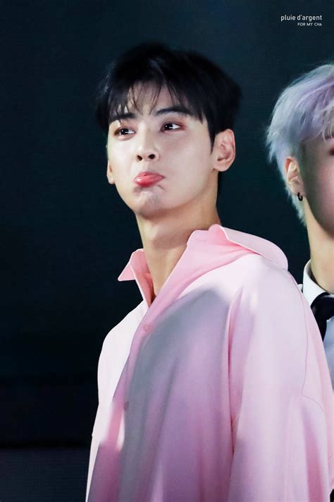 Astro's cha eun woo is one of the most charismatic idols who can easily take away one's heart. Pin by niz 💜 on eunwoo | Cha eun woo astro, Cha eun woo ...