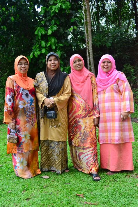 Telefilem dengan beetle kami beraya full ajak shiro, sharifah sakinah, reen rahim, normah damanhuri. CHE MID: Beraya di Kuala Lipis