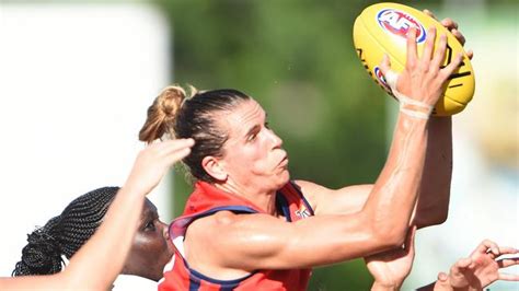 The first of the sunday games will feature two of the finalists from 2016 in the adelaide crows and the west coast eagles. Adelaide Crows women's coach Bec Goddard proud of her ...