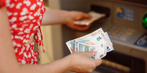 Du möchtest geld auf dein girokonto einzahlen? Bargeld einzahlen bei Onlinebanken