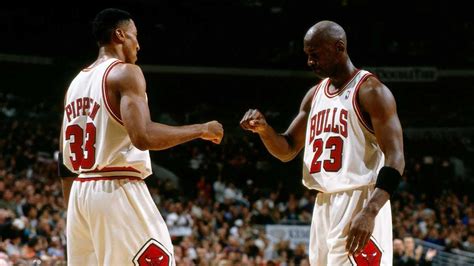 Basketball star scottie pippen played for the chicago bulls, houston rockets larsa pippen, his second wife filed a divorce against him in 2018. Serie 'Las mejores parejas de la NBA': Michael Jordan ...