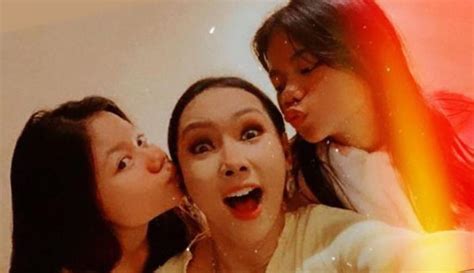Minggu (21/2/2021) nanti, kalina ocktaranny dan vicky prasetyo akan menggelar pernikahan. Potret Kemesraan Kalina dan Vicky Prasetyo - News & Entertainment Fimela.com