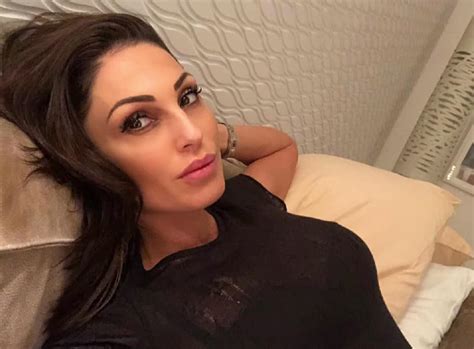 20 letras de anna tatangelo y mucho más. Anna Tatangelo fuori di seno su Instagram: l'allenamento ...