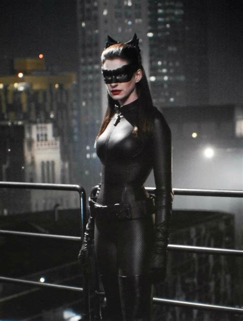 Anne, 36, played selina kyle or catwoman opposite christian bale as bruce wayne/batman in christopher nolan's 2012 film the dark knight rises which wrapped. Anne Hathaway as Selina Kyle/Catwoman - Page 576 | Nolan ...