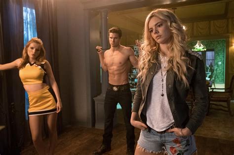Samara weaving (* 23.februar 1992 in adelaide) ist eine australische schauspielerin und model. Bella Thorne, Robbie Amell & Samara Weaving star in the ...