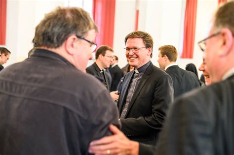 It was founded in 1964 in sankt augustin, where it still has its headquarters, and creates funds from an ethical point of view. PTH Sankt Augustin: Semesterstart mit 17 Erstsemestern ...