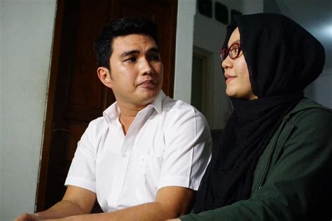 Di sinetron ini, dia sedikit merubah imejnya, yang biasanya kerap tampil komedi, kali ini perannya sebagai antagonis. Aldi Taher dan Istri Tak Lagi Tinggal Serumah‎ - ShowBiz ...