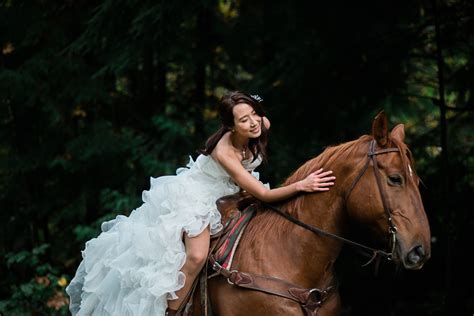 Für pferde bringe ich dir gerne mein fotografenhalfter mit, welches extra dünn ist. Mission horse ranch pre-wedding shoot: Carrie and Kei ...