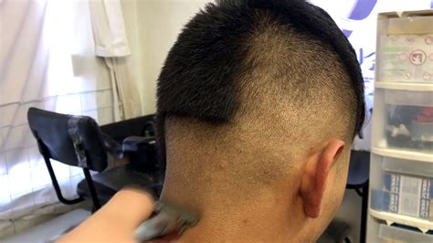 Apart from the fade it also has an impressive style on the crown that involves front. como hacer un low skin fade - YouTube