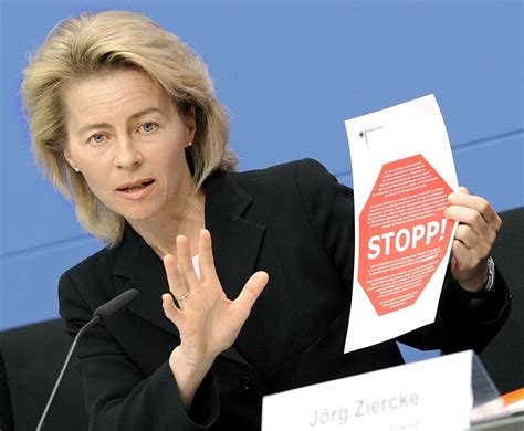 Von der leyen is our weakest minister. Nachfolge von Franz Josef Jung: Von der Leyen wird ...