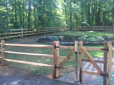 Best thing about using split rail fence for landscaping is that they are relatively easy to build and, as such, can install it yourself. 3-Rail Split Rail with Welded Wire. - Modern Design | 1000 in 2020 | Fence landscaping, Backyard ...